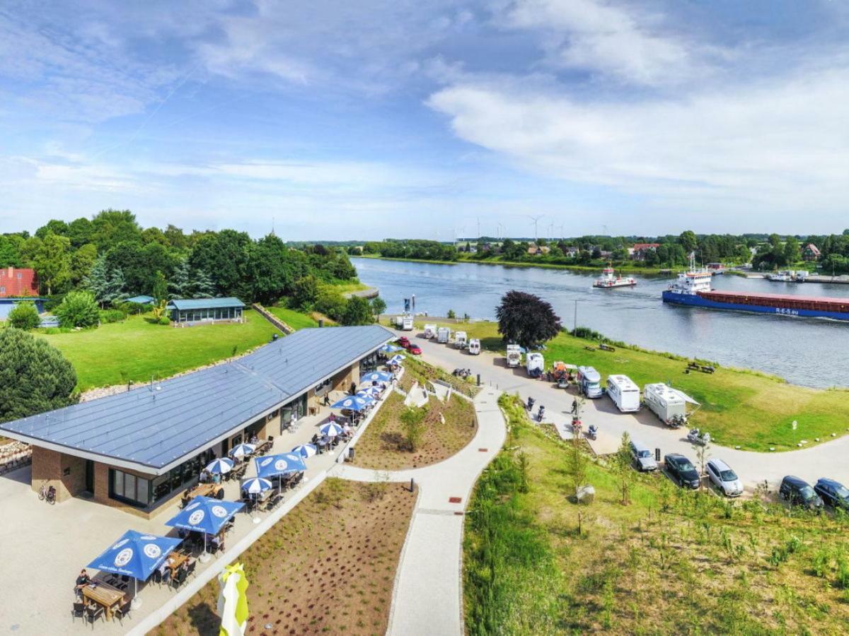 Kanalvilla: Canal-Side Holiday Apartments with Garden Sehestedt  Exterior photo